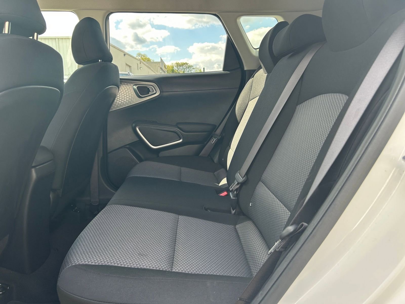 Used 2025 Kia Soul LX w/ LX Technology Package FWD image 21