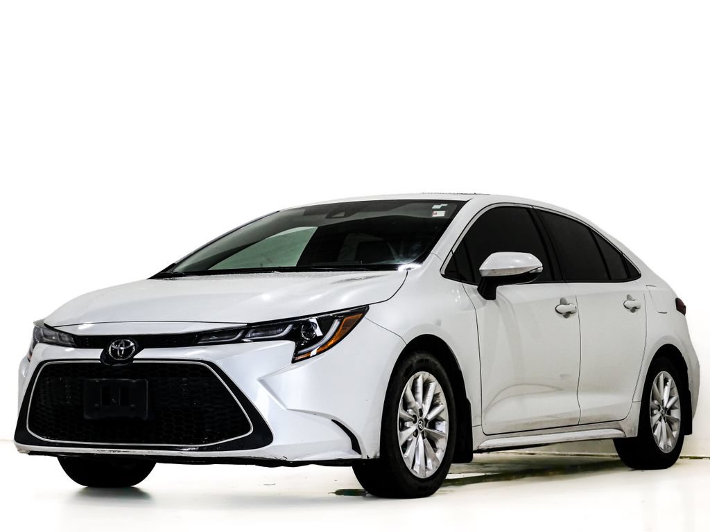 Used 2022 Toyota Corolla XLE FWD image 3