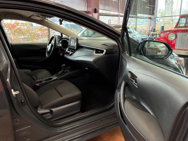 Used 2025 Toyota Corolla LE image 25