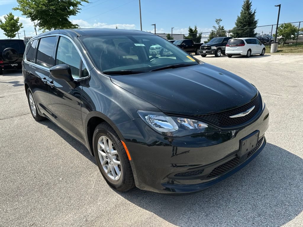 Used 2022 Chrysler Voyager LX FWD image 4