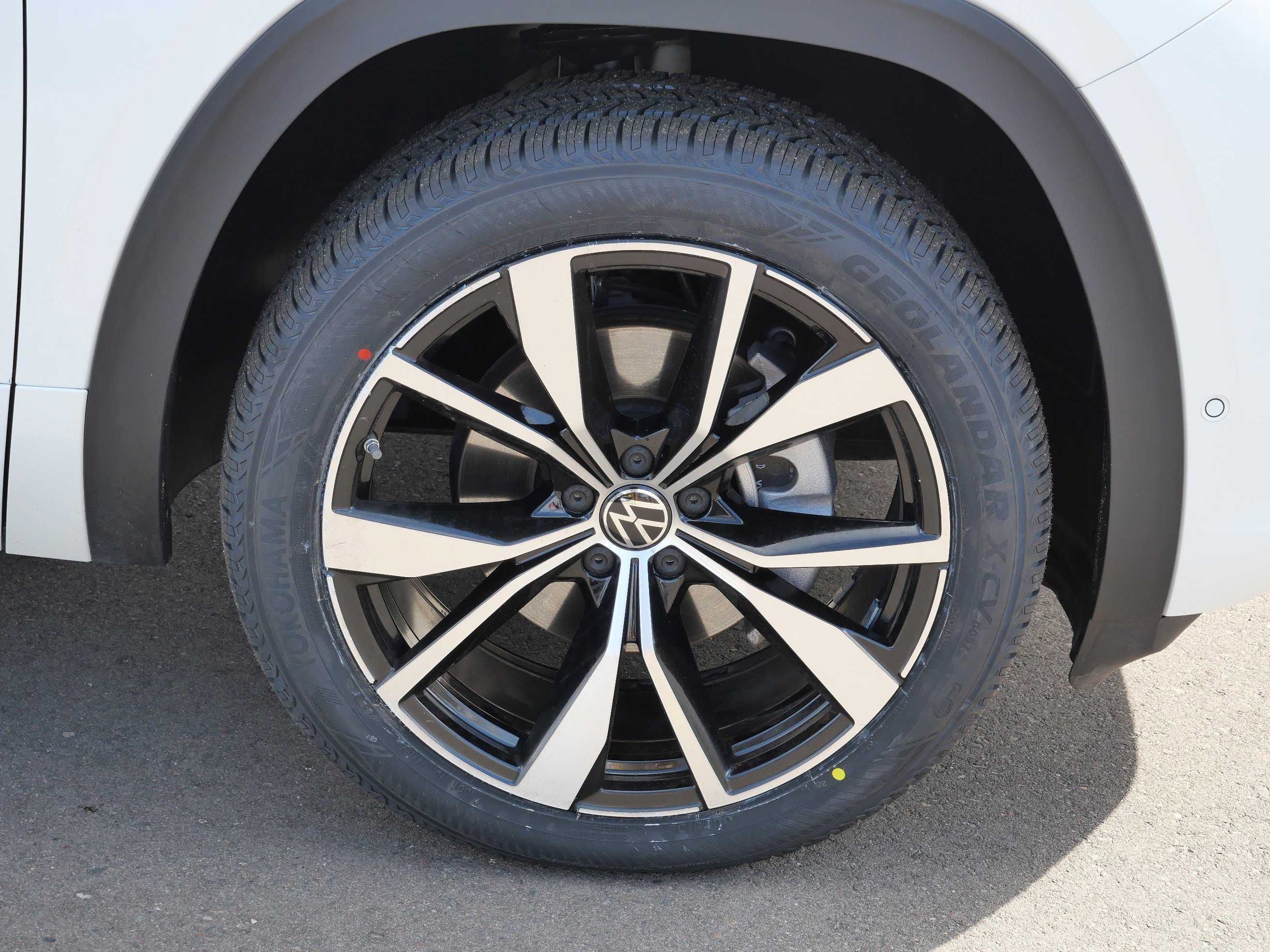 Certified 2024 Volkswagen Atlas SEL Premium R-Line image 15