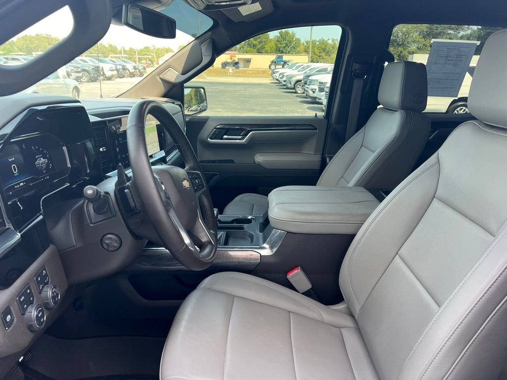 Used 2025 Chevrolet Silverado 1500 LTZ AWD/4WD image 11
