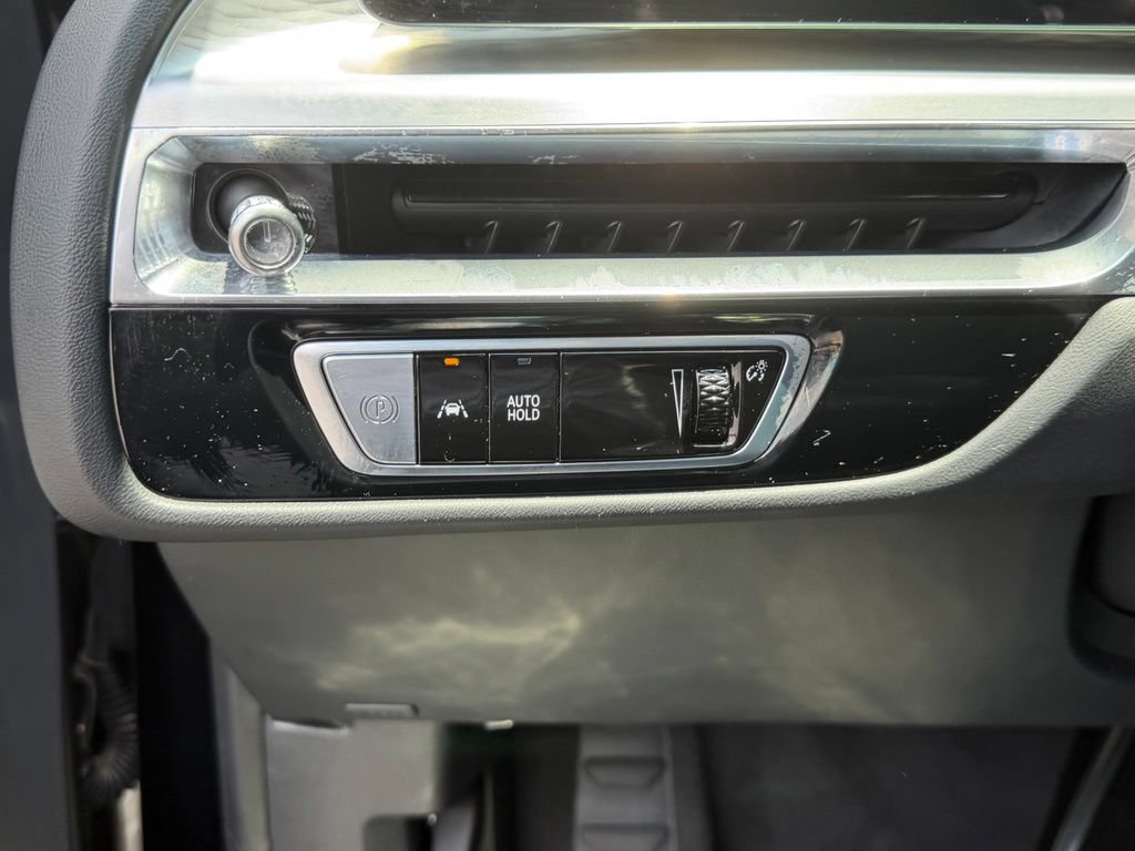 Used 2024 Cadillac Lyriq Luxury AWD/4WD image 13