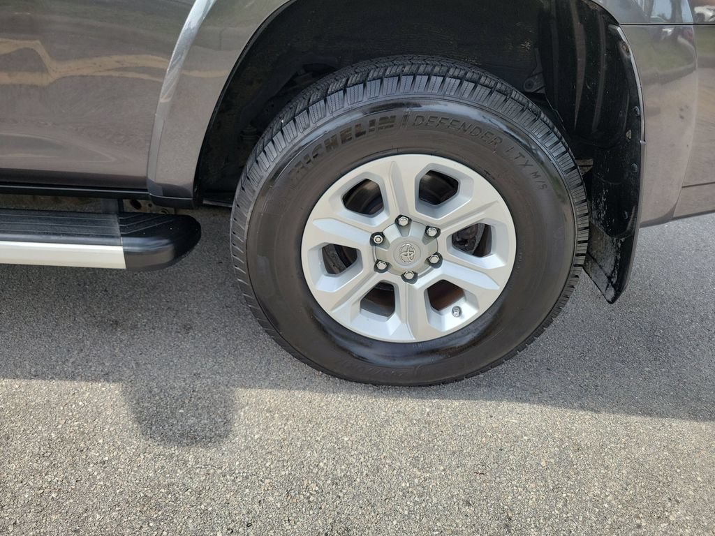 Used 2016 Toyota 4Runner SR5 AWD/4WD image 30