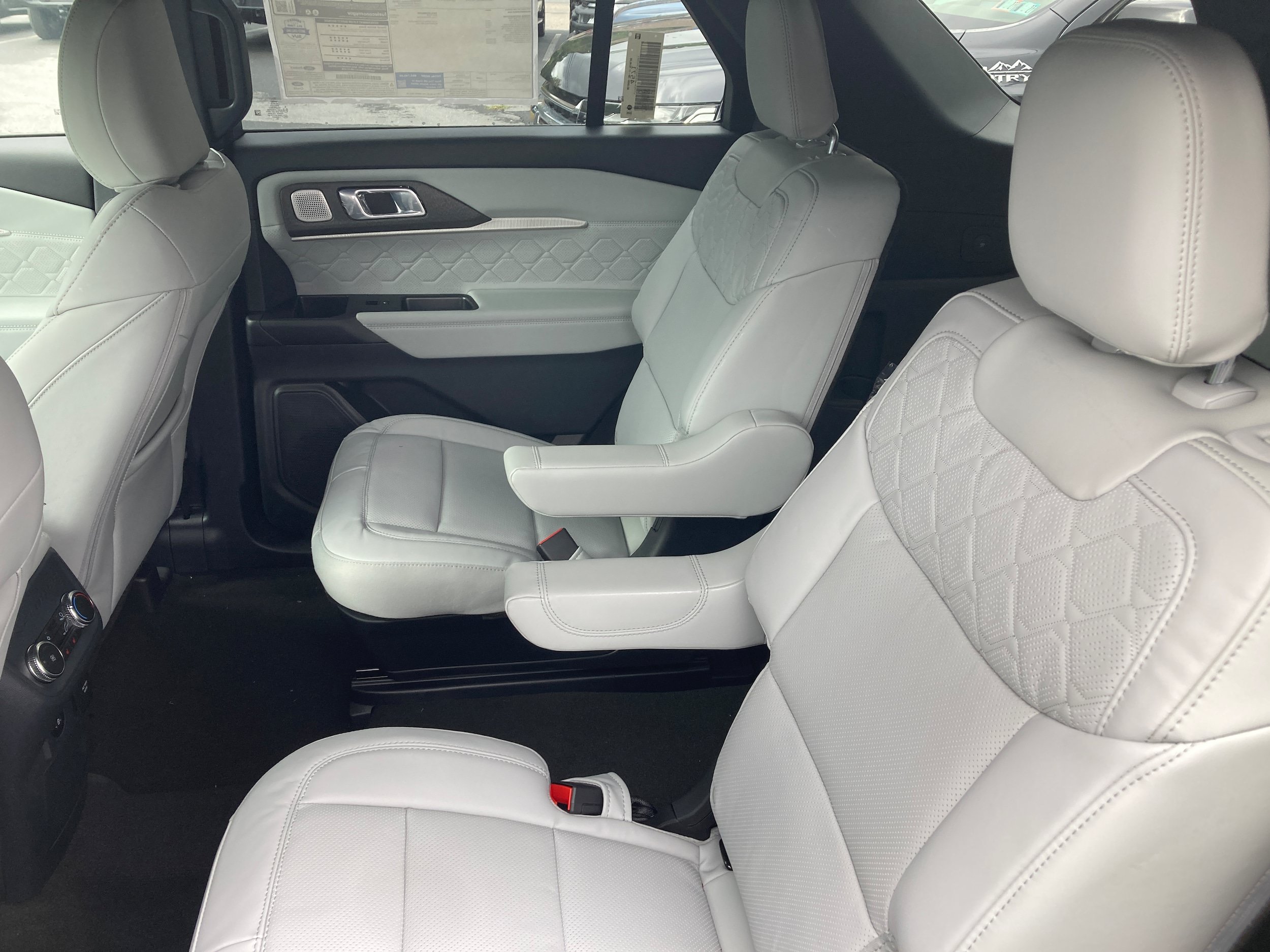 New 2027 Ford Explorer Platinum w/ LUX Leather Package AWD/4WD image 11