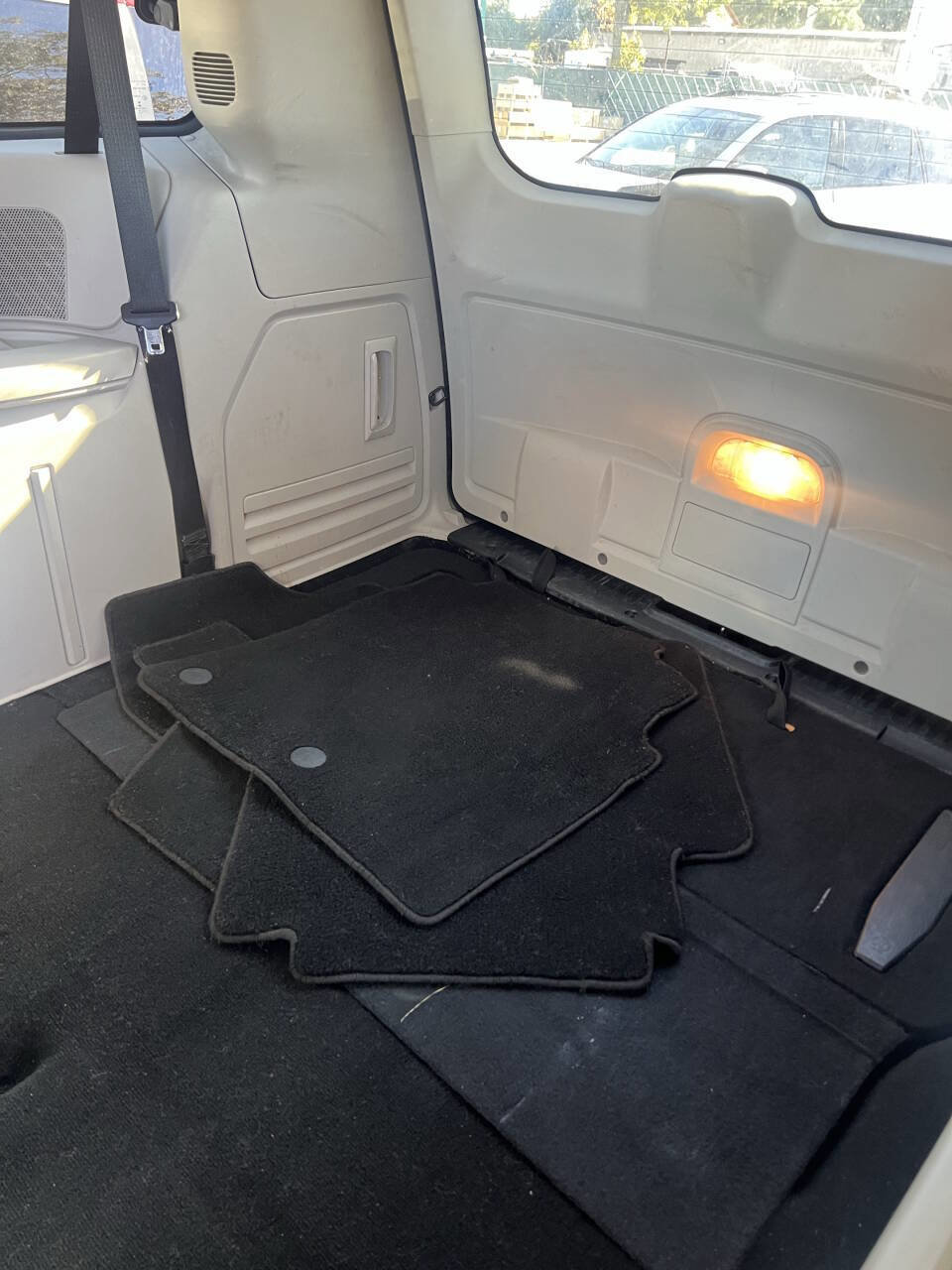 Used 2013 Chrysler Town & Country Touring image 23