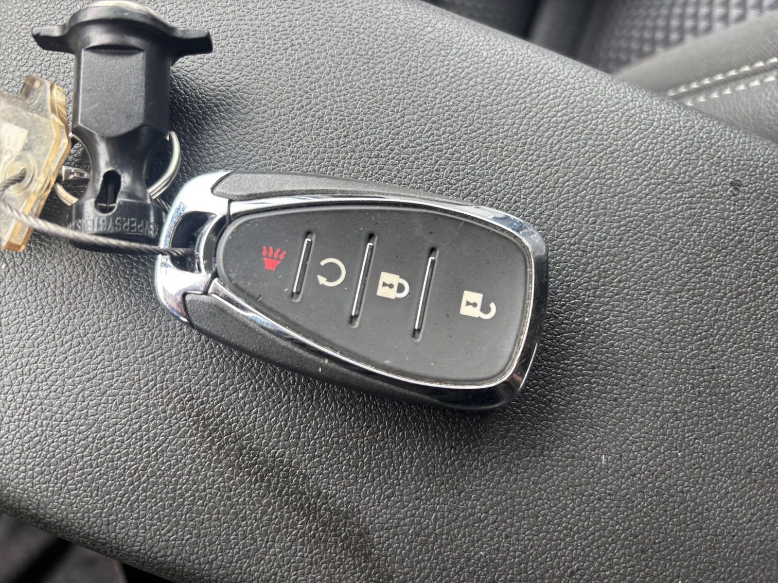 Used 2025 Chevrolet Trax LT w/ LT Convenience Package FWD image 23