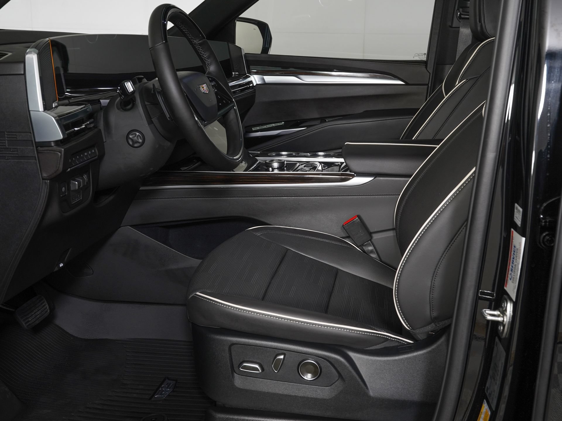 Used 2026 Cadillac Escalade Luxury w/ Touring Package AWD/4WD image 9