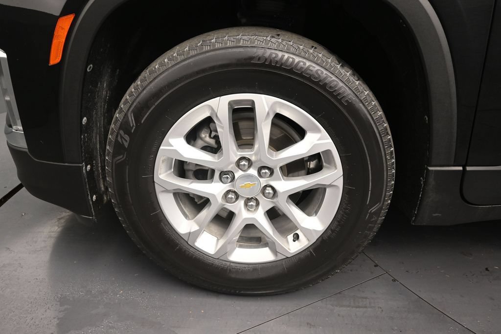 Used 2022 Chevrolet Traverse LS FWD image 9