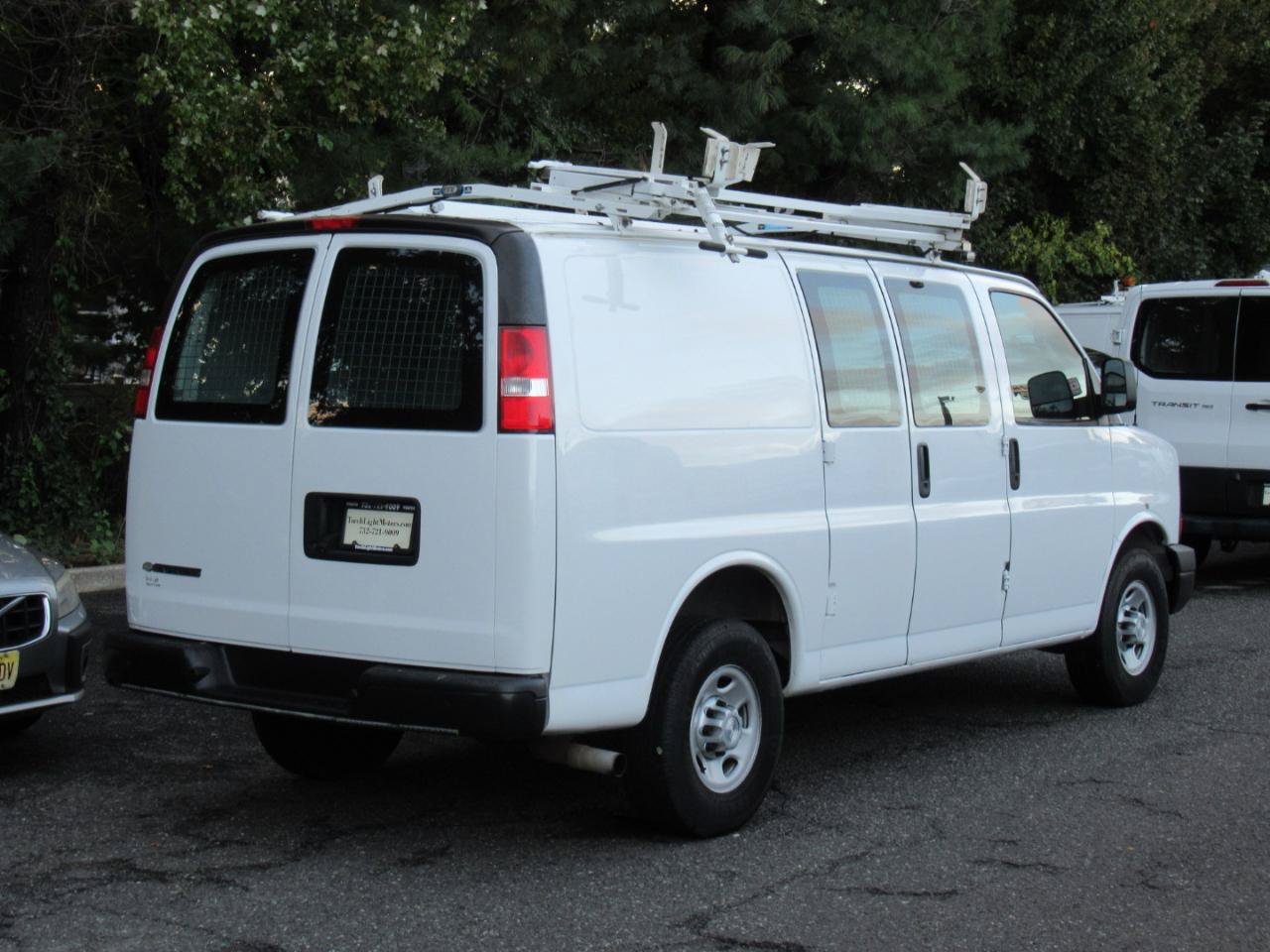 Used 2017 Chevrolet Express 2500 RWD image 2
