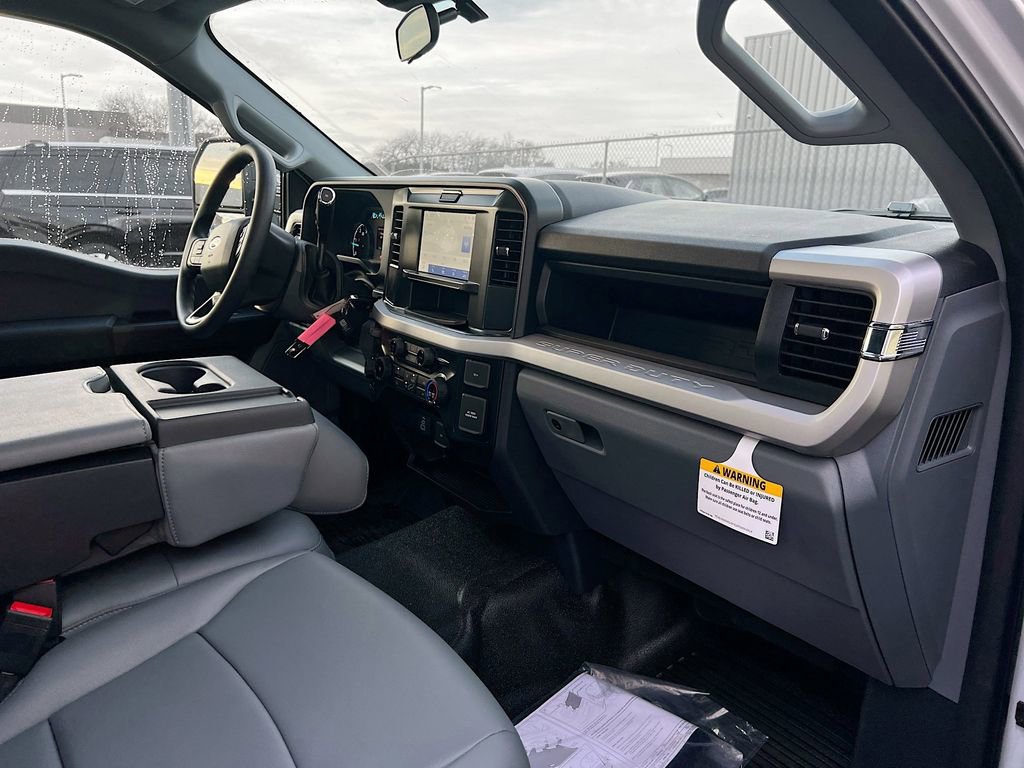 New 2025 Ford F550 4x4 Regular Cab Super Duty image 23