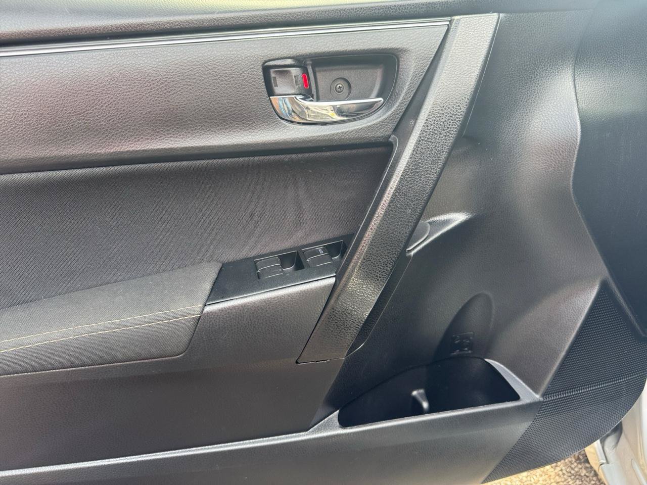 Used 2019 Toyota Corolla LE FWD image 23