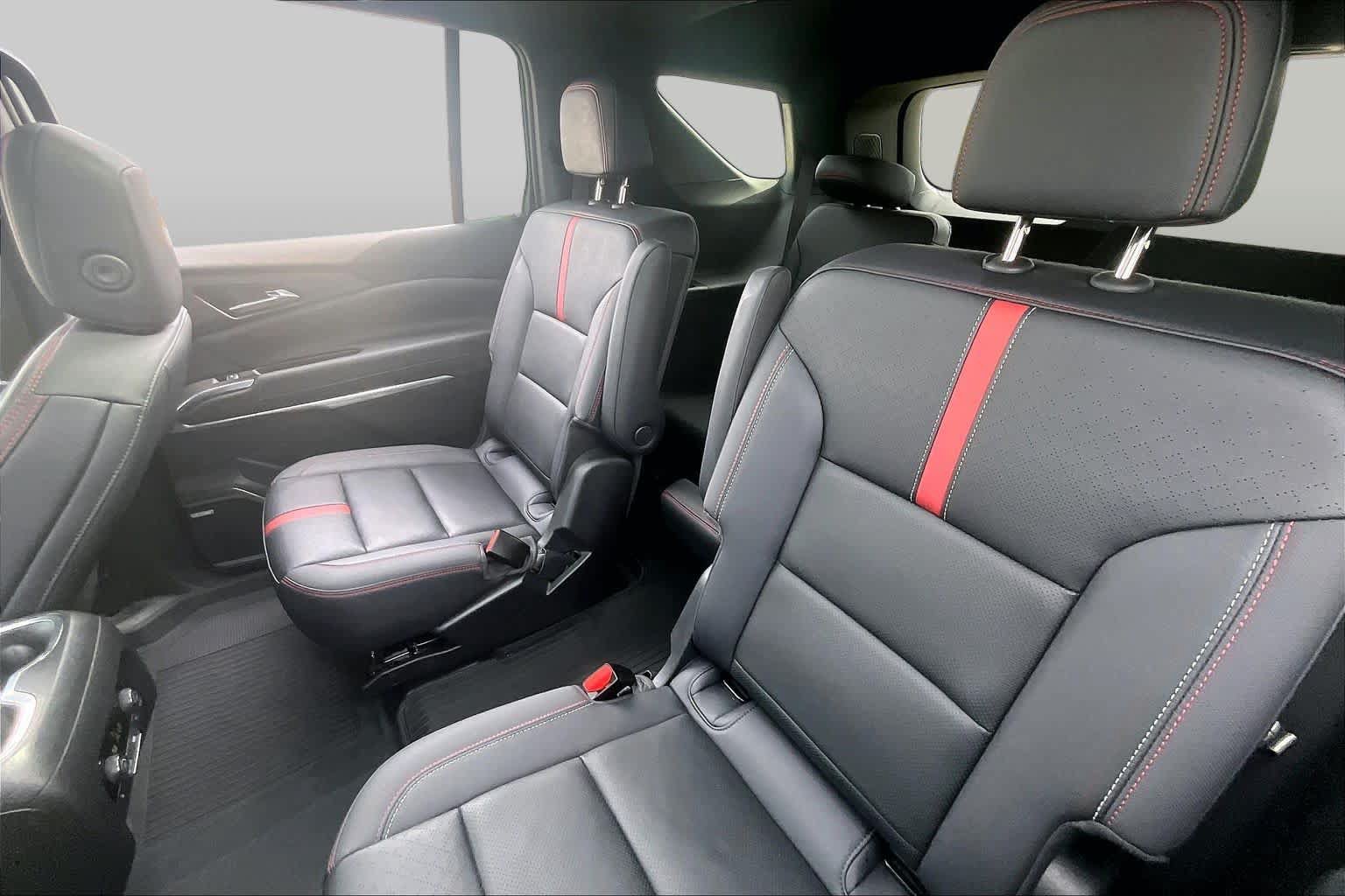 Used 2025 Chevrolet Traverse RS w/ LPO, Floor Liner Package FWD image 19