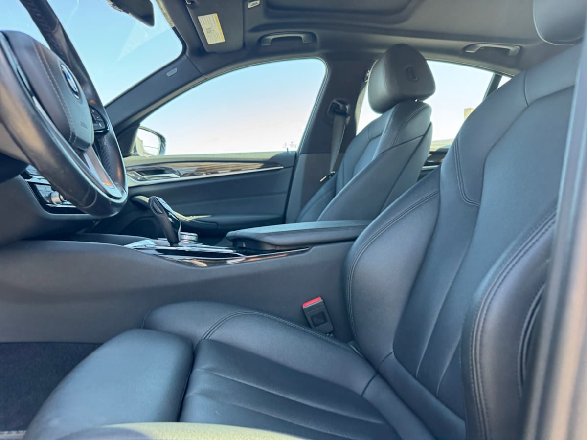 Used 2019 BMW 530e w/ Convenience Package RWD image 16