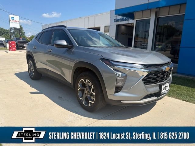 Used 2025 Chevrolet Trax LT FWD image 7