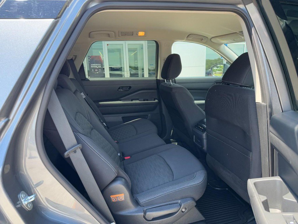 Used 2023 Nissan Pathfinder SV AWD/4WD image 13