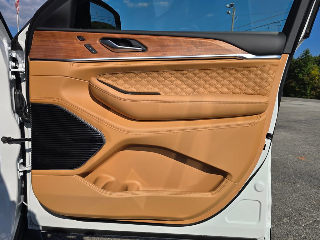 New 2025 Jeep Grand Cherokee Summit image 39