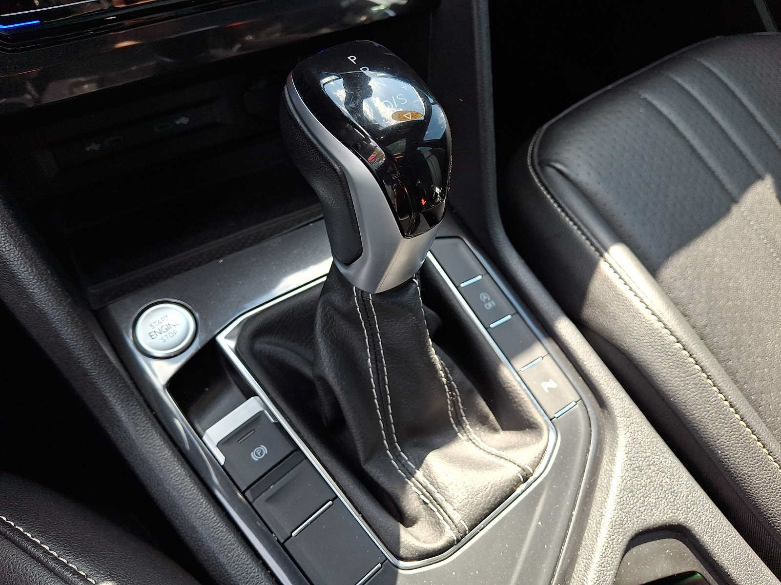 Used 2023 Volkswagen Tiguan SE R-Line FWD image 17