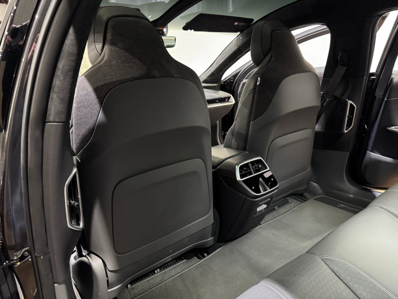 Used 2022 Lucid Air Grand Touring image 16