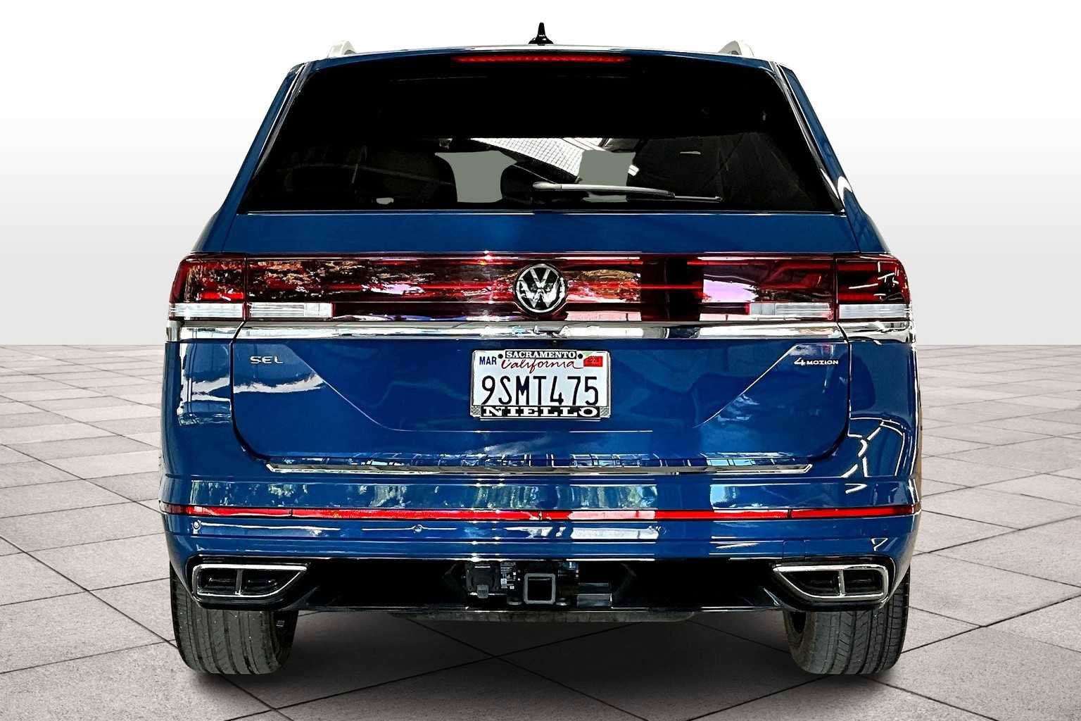 Used 2025 Volkswagen Atlas SEL Premium R-Line image 7