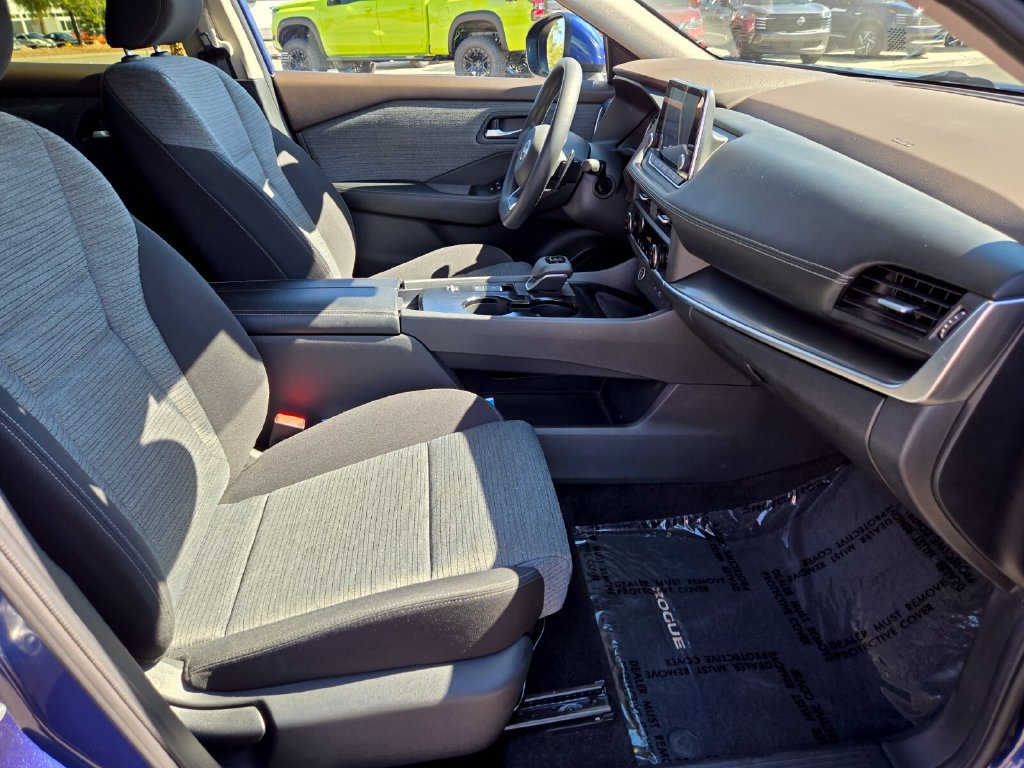 Certified 2023 Nissan Rogue SV FWD image 22