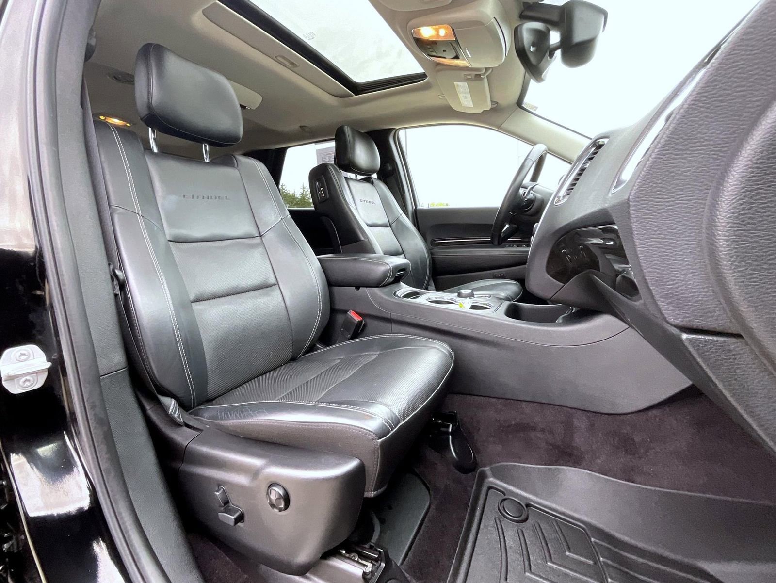 Used 2017 Dodge Durango Citadel w/ Premium Entertainment Group AWD/4WD image 16