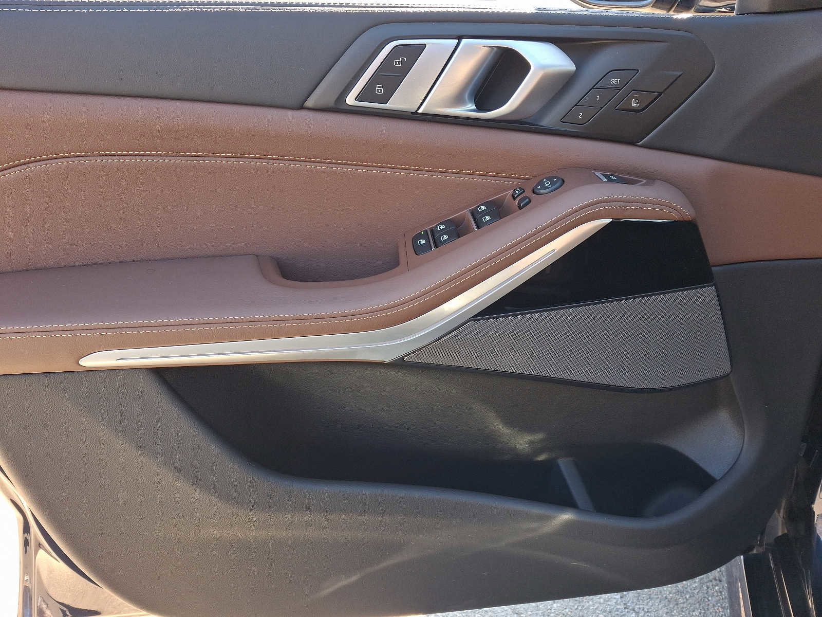 Used 2025 BMW X5 M60i w/ Executive Package image 12