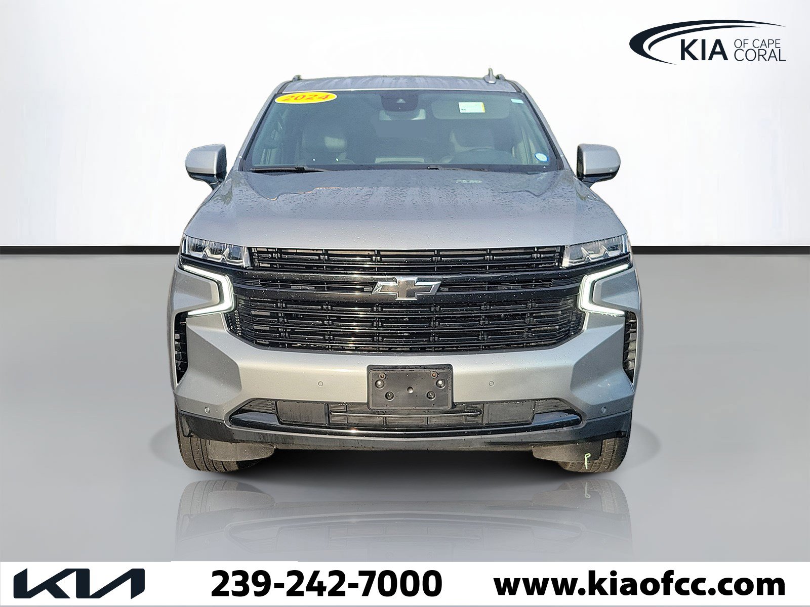 Used 2024 Chevrolet Suburban RST RWD image 2