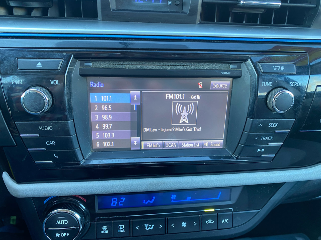 Used 2015 Toyota Corolla LE Premium image 15