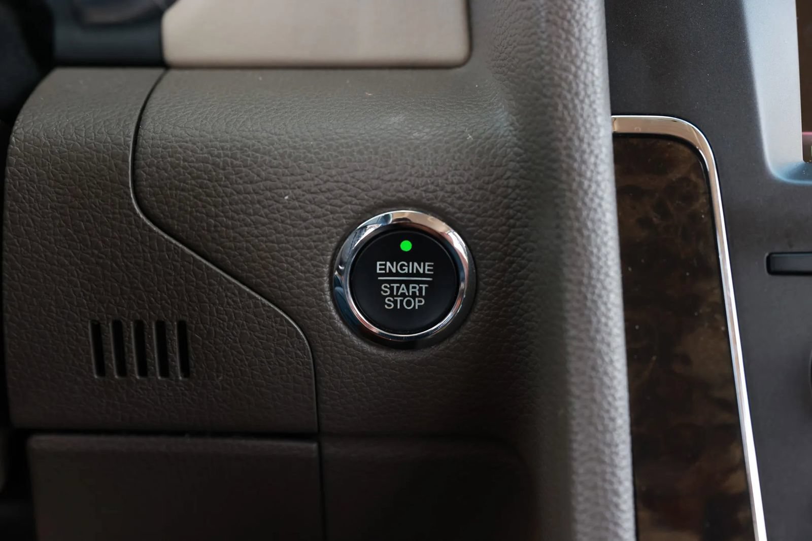 Used 2015 Lincoln Navigator L 2WD image 33