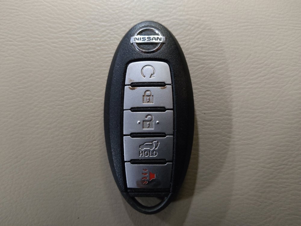 Used 2018 Nissan Pathfinder Platinum w/ Cargo Package image 32