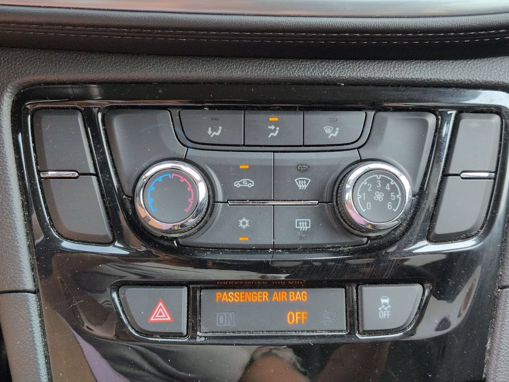 Used 2021 Buick Encore Preferred AWD/4WD image 19