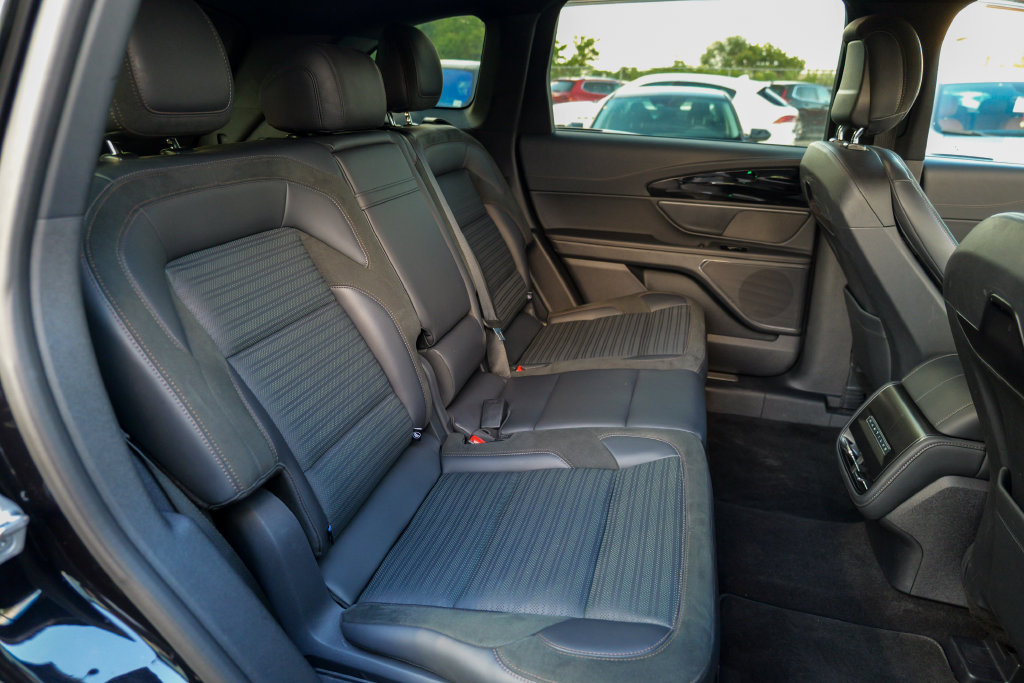 Used 2024 Lincoln Nautilus Reserve w/ Jet Appearance Package (87T) AWD/4WD image 32