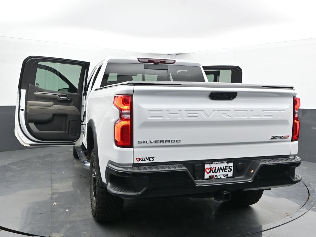 Used 2024 Chevrolet Silverado 1500 ZR2 w/ Technology Package image 38