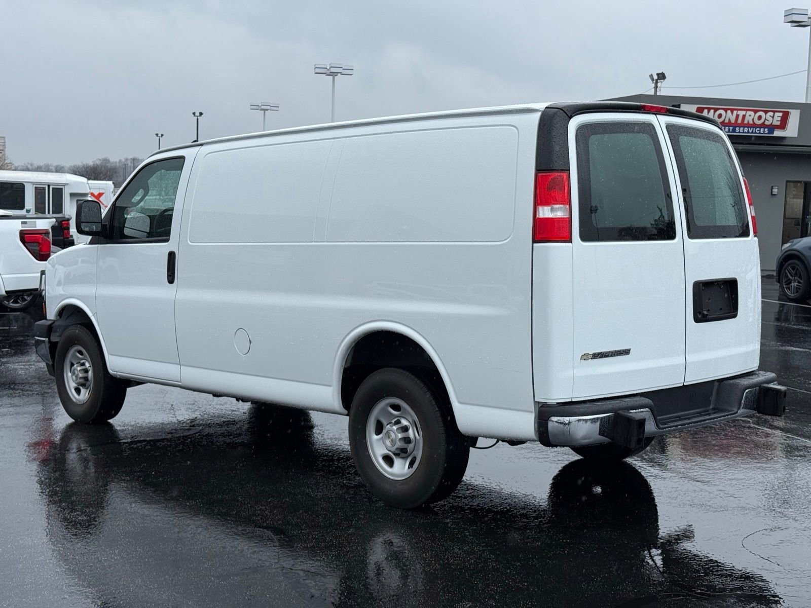 Used 2024 Chevrolet Express 2500 w/ Driver Convenience Package image 5