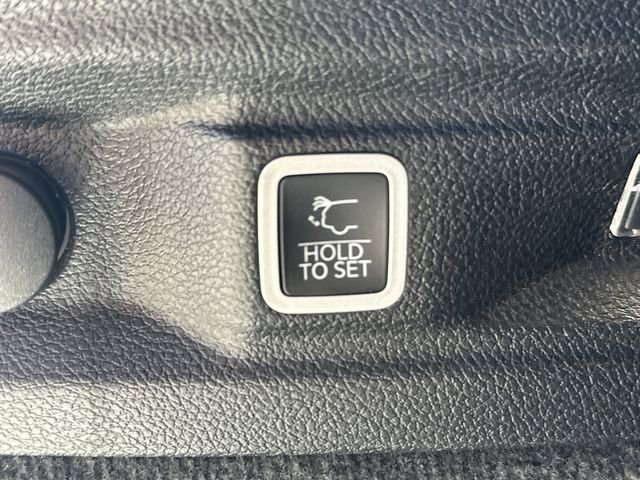 Used 2022 Jeep Grand Cherokee L Summit w/ Luxury Tech Group V image 24