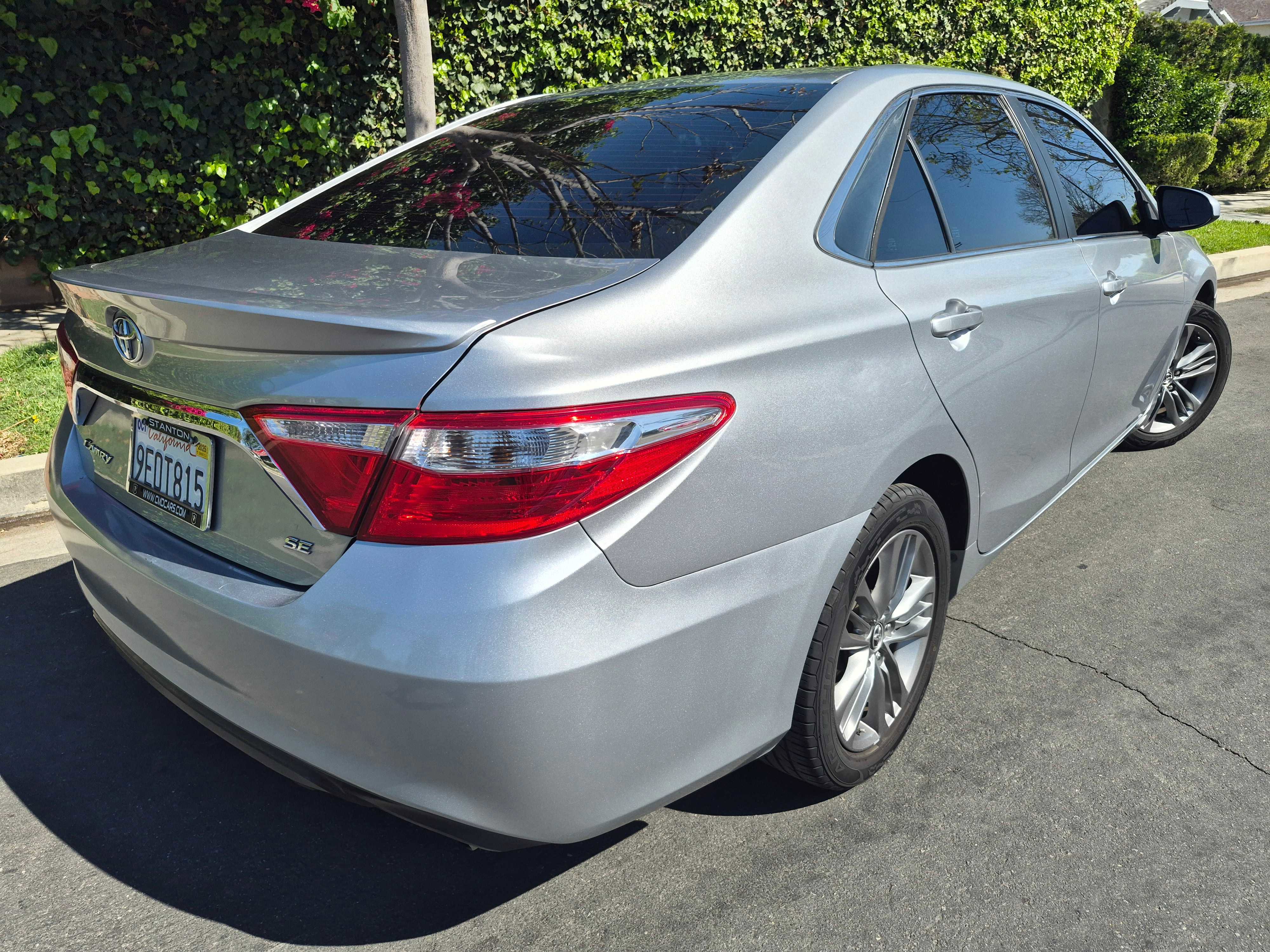 Used 2015 Toyota Camry SE FWD image 4