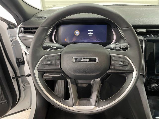 Used 2024 Jeep Grand Cherokee Altitude image 17
