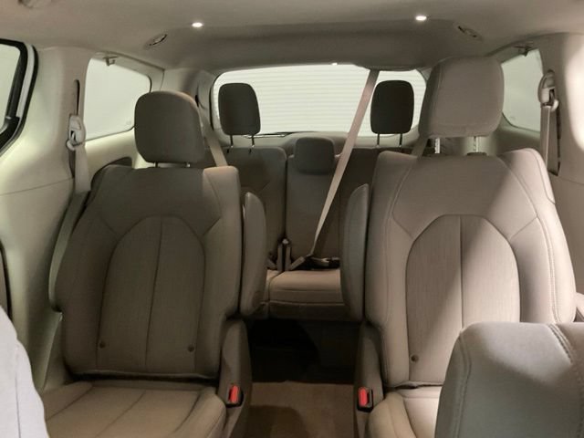 Used 2021 Chrysler Pacifica Touring FWD image 19