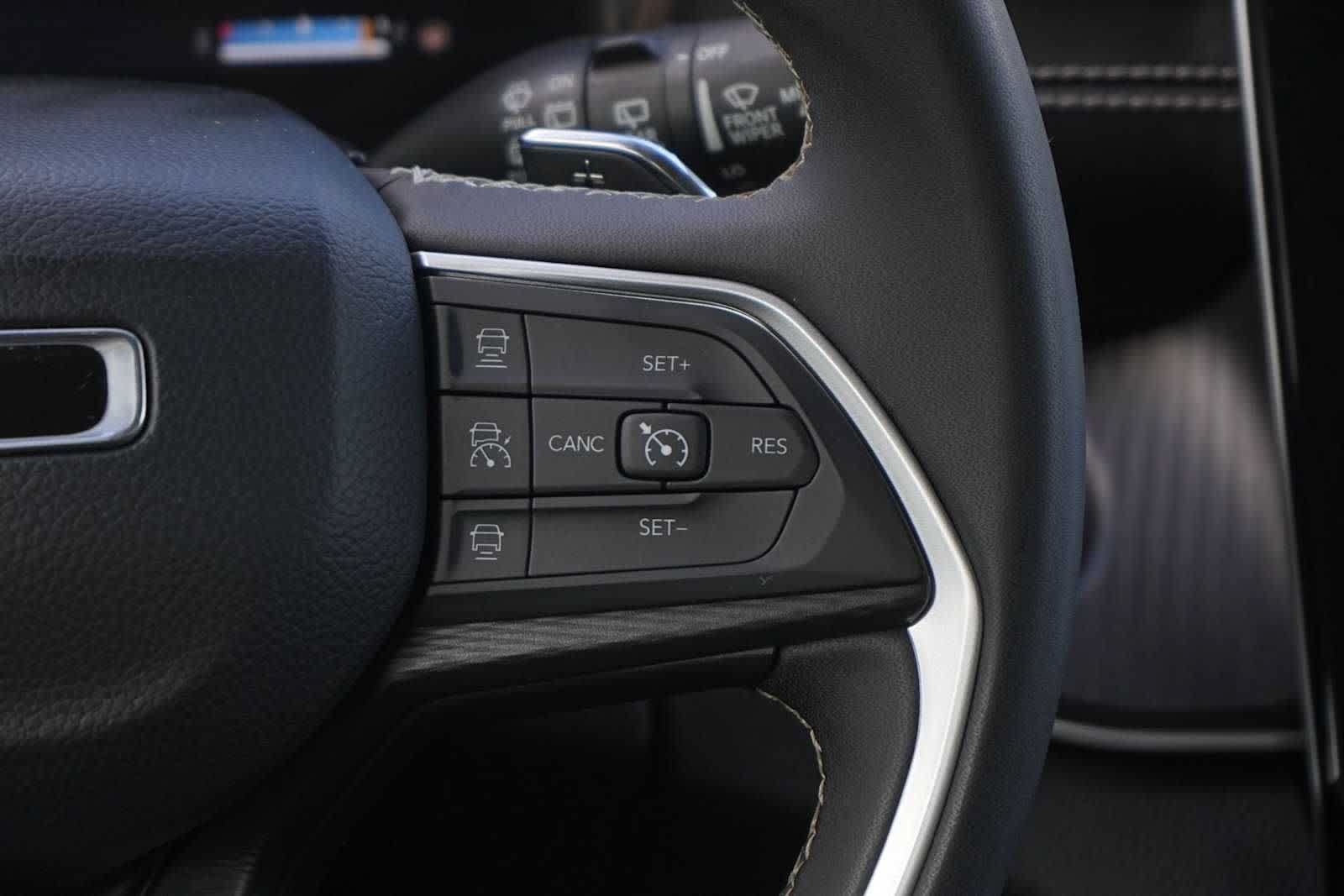 Used 2024 Jeep Grand Cherokee Laredo RWD image 18