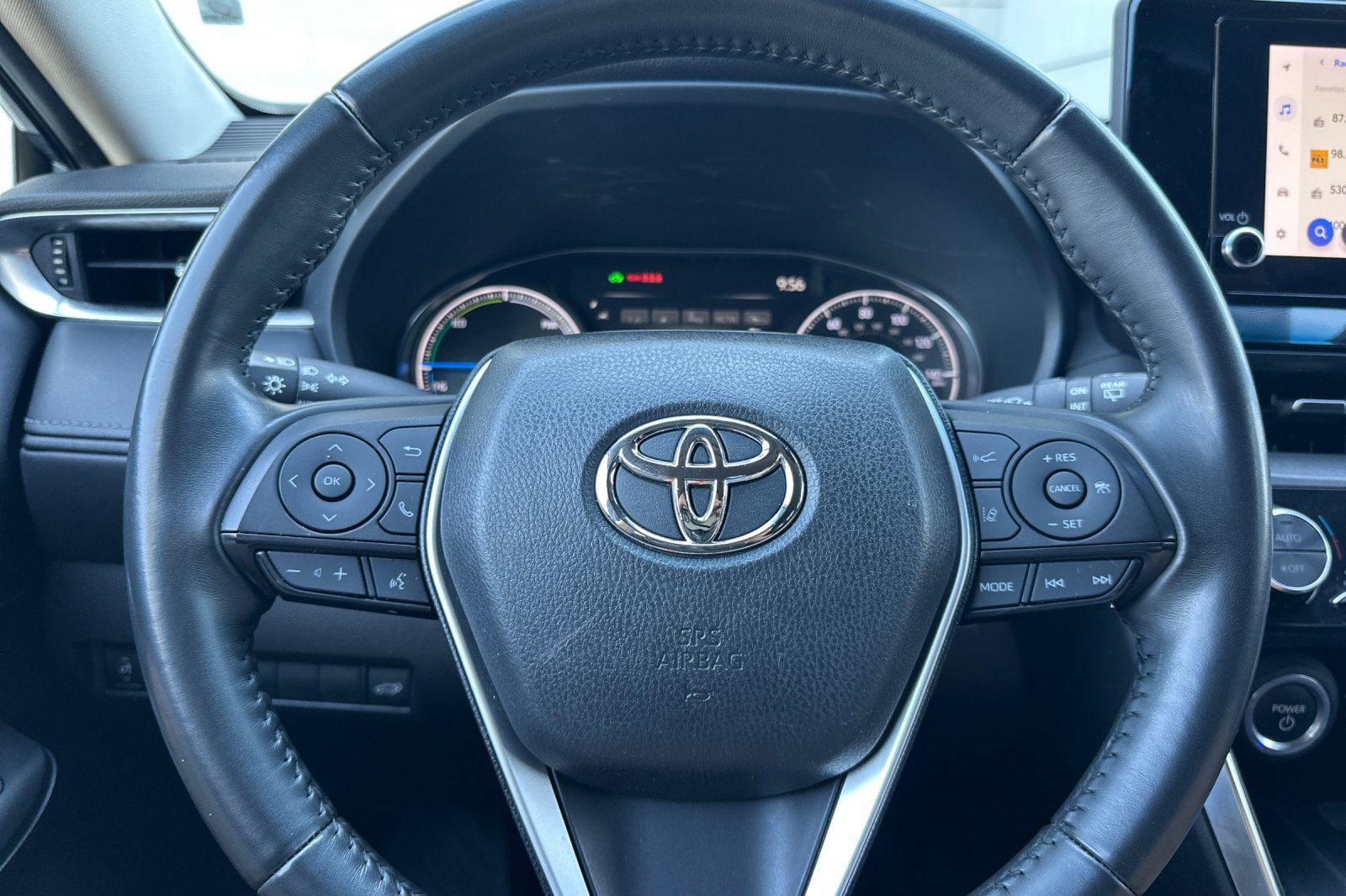Used 2024 Toyota Venza LE AWD/4WD image 23