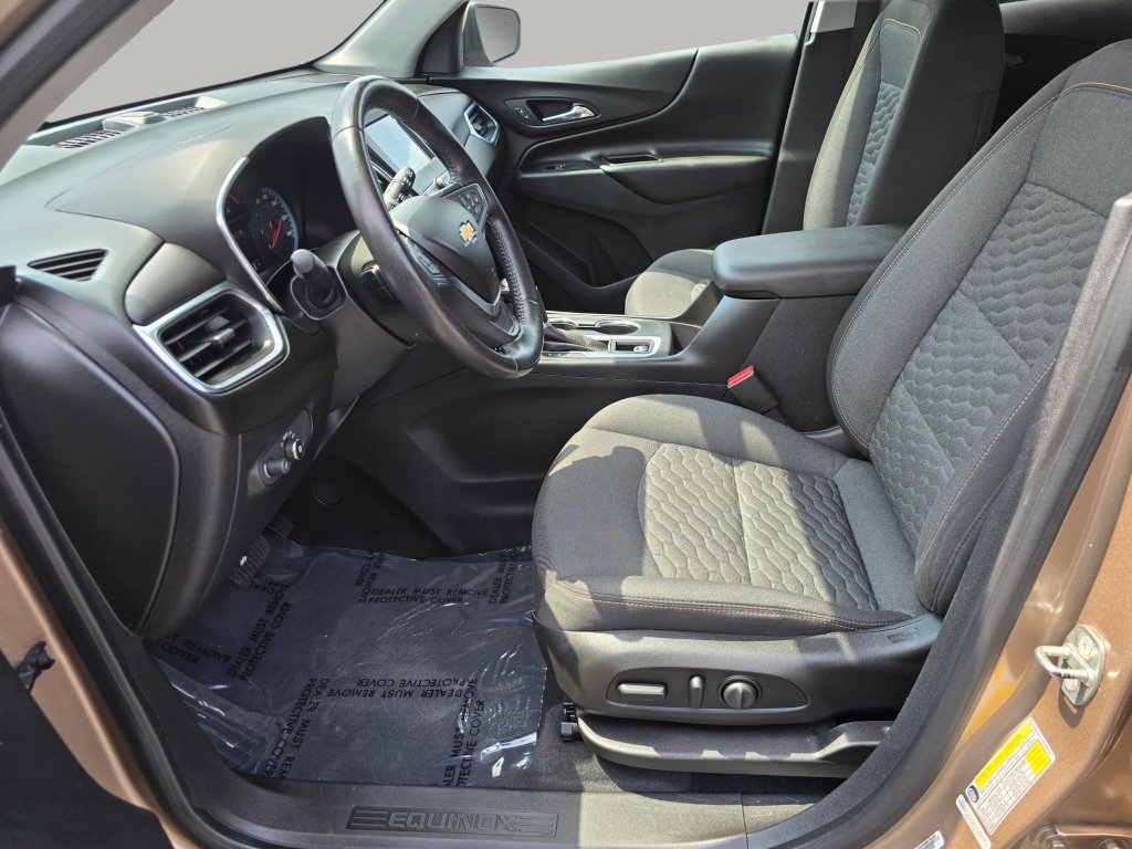 Used 2018 Chevrolet Equinox LT w/ LPO, Hit The Road Package AWD/4WD image 23