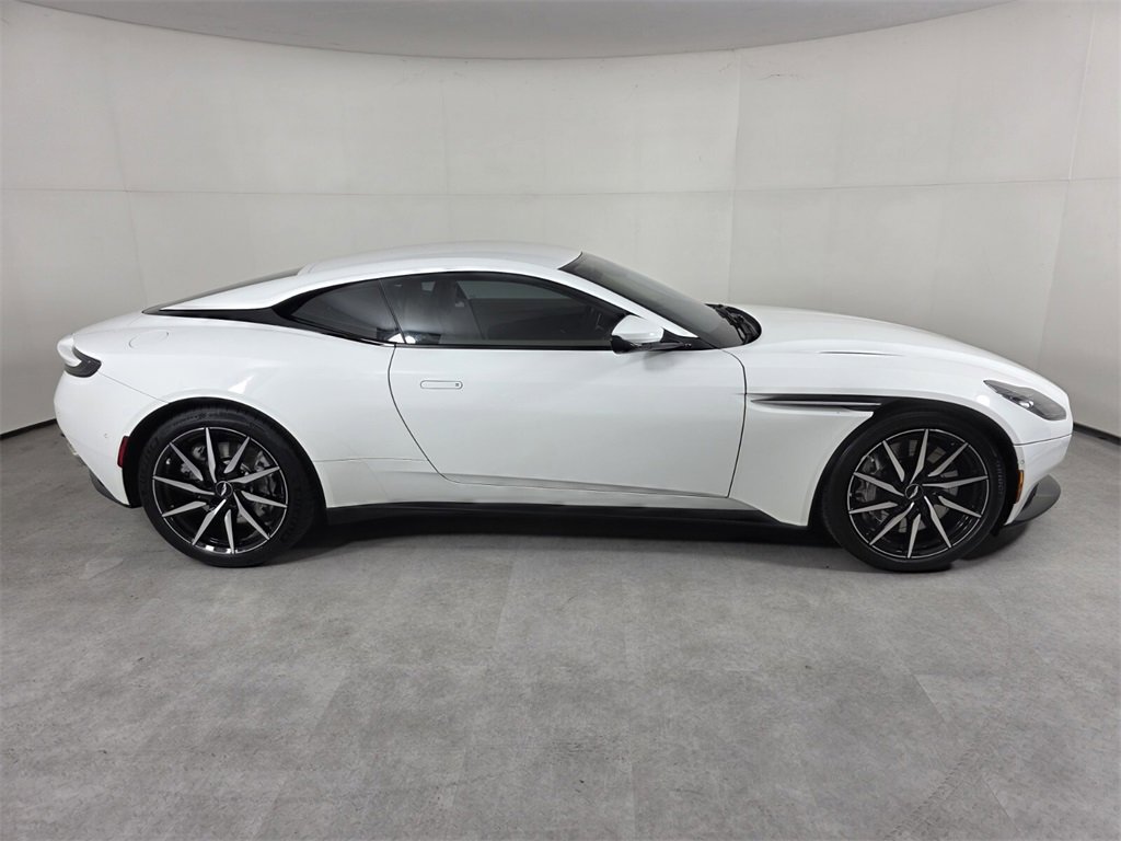Used 2023 Aston Martin DB11 Coupe image 3