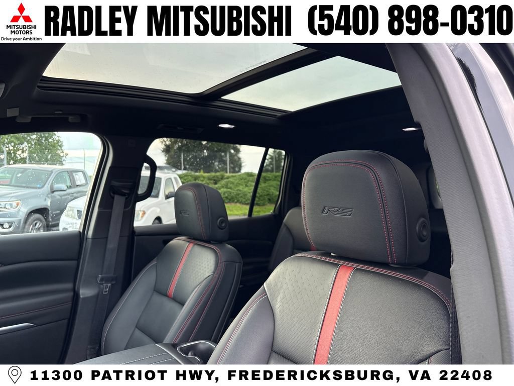 Used 2024 Chevrolet Traverse RS AWD/4WD image 2