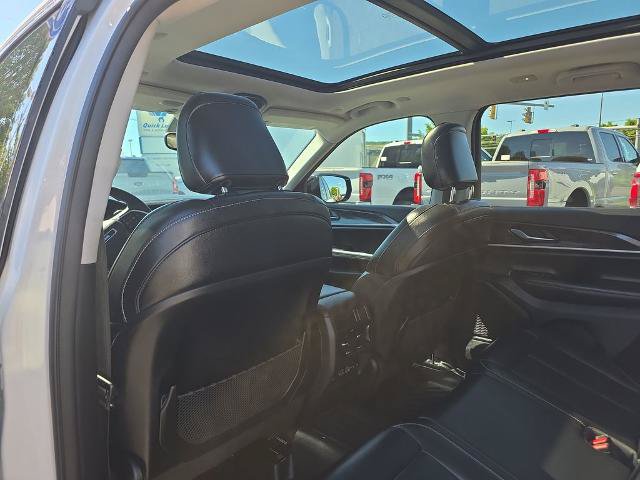 Used 2023 Jeep Grand Cherokee Limited AWD/4WD image 17