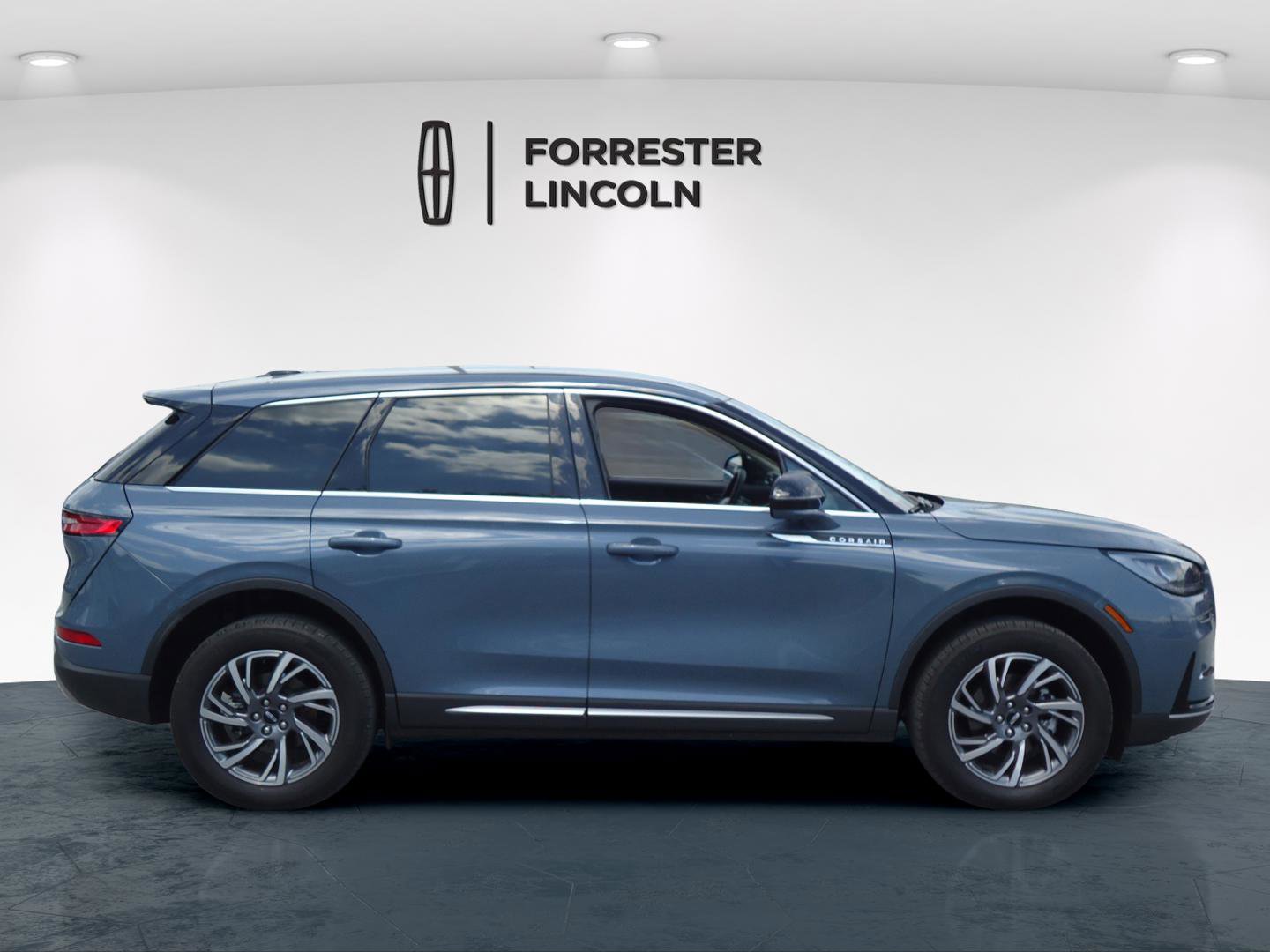 Used 2023 Lincoln Corsair AWD w/ Equipment Group 101A image 2