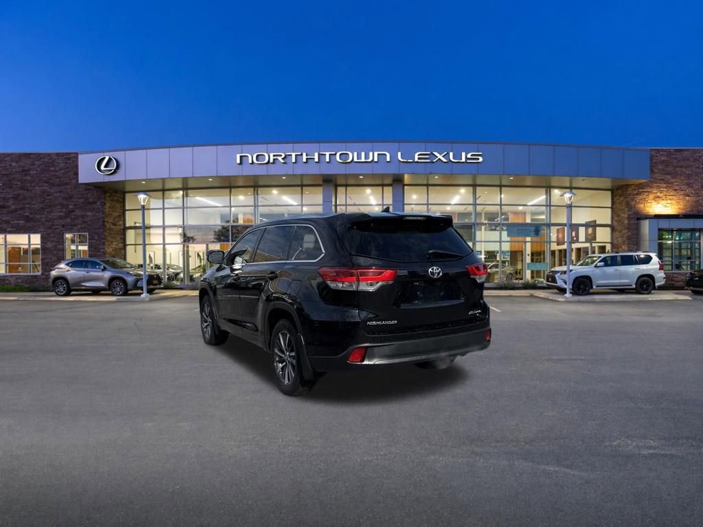 Used 2018 Toyota Highlander XLE AWD/4WD image 24