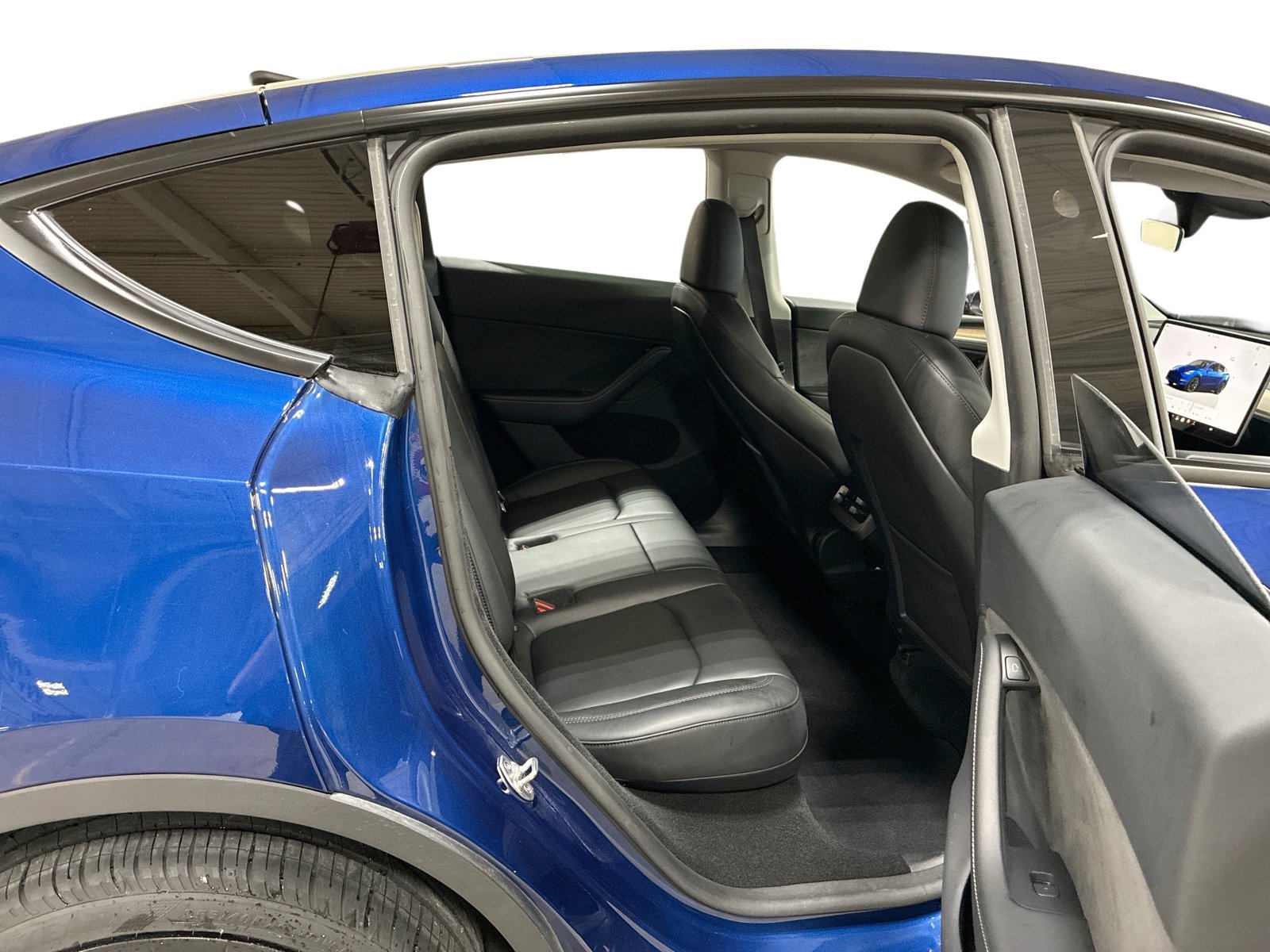 Certified 2023 Tesla Model Y Long Range AWD/4WD image 11