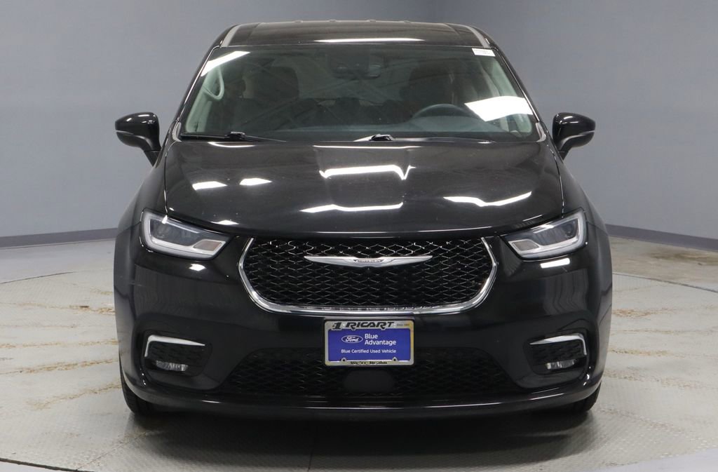 Used 2023 Chrysler Pacifica Touring-L FWD image 6