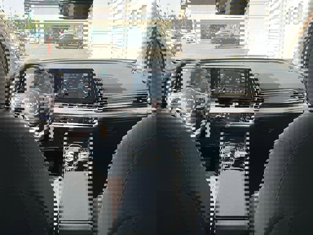 New 2025 Kia Sportage LX image 16